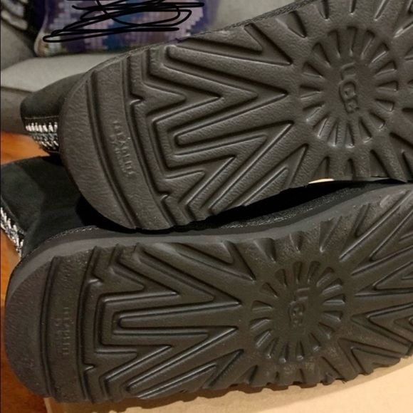 UGG Classic Brown Winter Boots - Picture 3 of 8